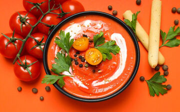 طرز تهیه سوپ گوجه فرنگی فرانسوی؛ پیش‌غذای خوشمزه و مجلسی با طعمی خاص