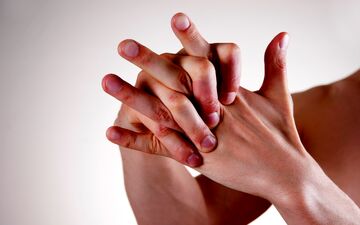 عوارض شکستن قولنج گردن و انگشتان دست