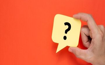 بی حیایی و حرکات شرم آور در یک کنسرت !! / ادرار خواننده روی صورت یک هوادار + ویدئو