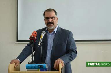 تجلیل از کارگران خدماتی و کارکنان فضای سبز شهرداری در فرهنگسرای گل‌نرگس