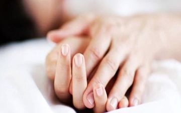 اگر زن ارضا نشود غسل واجب است؟ حکم شرعی چه می‌گوید؟ 