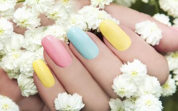 لاک کلاسیک یا لاک ژل؟ کدامیک را انتخاب کنیم؟| مزایا و معایب هر دو را بشناسید
