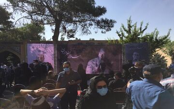 حضور هنرمندان در مراسم خاکسپاری محمدعلی کشاورز
