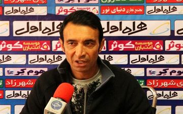 گلایه‌های عنایتی از داوری بازی گل ریحان و قشقایی شیراز در کرج