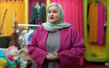 نعیمه نظام‌دوست شمع روشن کرد! لحظه‌ای تاثیرگذار در خیابان + عکس