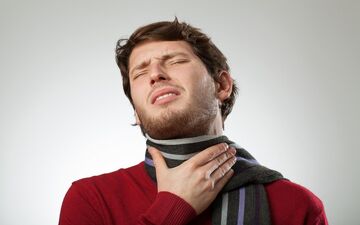 آیا آنتی بیوتیک برای درمان گلو درد مناسب است؟