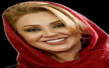 پوشش و ظاهر نسرین مقانلو به همراه خواهرش
