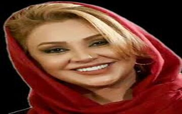پوشش و ظاهر نسرین مقانلو به همراه خواهرش
