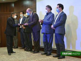 اهدا احکام مدیرکل، اعضای شورهای، مدیران کل و معاونان مرکز گسترش سازمان مقاومتی استان کرمانشاه