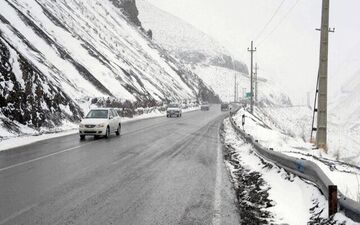 انسداد محور توسکستان به شاهرود در پی بارش شدید برف