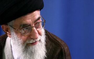 حضور رهبر معظم انقلاب اسلامی ساعتی پیش در منزل شهید محمدحسین حدادیان