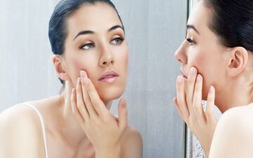 دیگر نیازی به محصولات گران قیمت نیست! روتین طلایی ۴ مرحله‌ای برای داشتن پوستی بی‌نقص