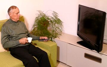 تماشای تلویزیون در میانسالی خطرناک است