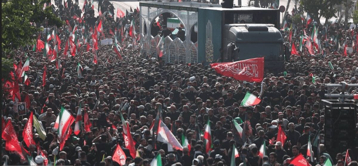 پیکر رهبر شهید انقلاب وارد مسیر تشییع شد