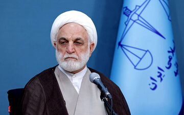 محسنی اژه‌ای: تمرکز مسئولان باید بر تسهیل معیشت مردم باشد/ دشمن کمر اقتصادی کشور را هدف گرفته است