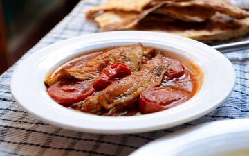 یک غذای مازندرانی فوق العاده خوشمزه / خورش جوجه پریده را این طوری بپز!