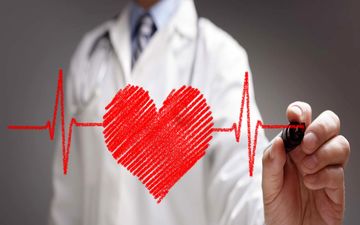  علامت و نشانه مشکل قلبی روی گوش