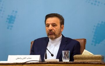 توضیح واعظی درباره تصمیم ستاد مقابله با کرونا در خصوص حرم‌ها و اماکن مقدسه
