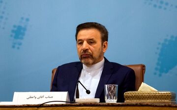 توضیح واعظی درباره تصمیم ستاد مقابله با کرونا در خصوص حرم‌ها و اماکن مقدسه