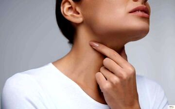 این غذاها برای گلودرد سم است