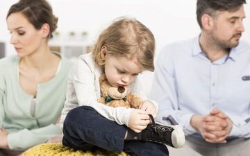 چند مسئولیت اشتباه بر گردن کودکان

