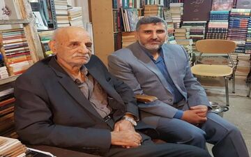 دانم آخر شبی ز آهی سرد 
در زندان جان گشوده شود 
برگی افتد ز شاخسار حیات 
آخرین شعر من سروده شود