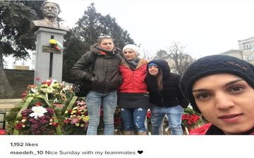 سلفی بازیکنان زن لژیونر والیبال ایران با هم تیمی هایشان در بلغارستان!
