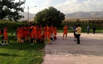 هجوم هواداران کریمی به استادیوم آزادی