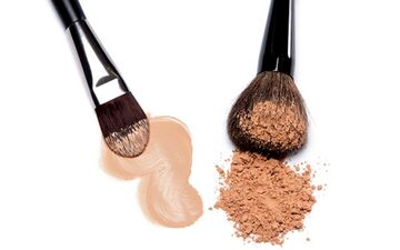 روش صحیح استفاده از پنکک و کرم پودر برای داشتن یک آرایش زیبا