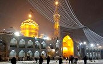 بارش برفی که زیبایی حرم امام رضا(ع) را دو چندان کرد