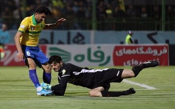  مومنی: امیدوارم برگزاری لیگ، سلامتی بازیکنان را به خطر نیندازد/ برای آمادگی حداقل یک ماه زمان می‌خواهیم