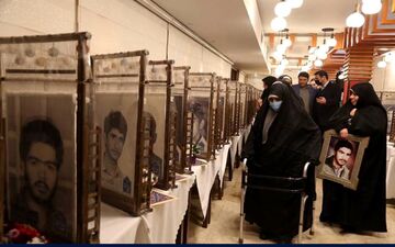 نقش چهره 180 جادویدنام وطن بر تابلوفرش؛ تلفیق هنر ملی و فرهنگ مذهبی ایران
