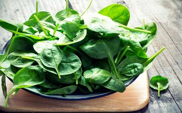 اسفناج، سبزی پر خاصیت؛ از تقویت سیستم ایمنی تا کاهش خطر ابتلا به سرطان