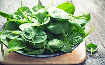 اسفناج، سبزی پر خاصیت؛ از تقویت سیستم ایمنی تا کاهش خطر ابتلا به سرطان