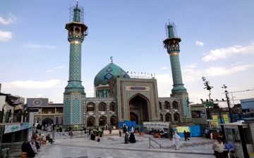 بارش باران همزمان با انتخابات در حرم امامزاده صالح (ع) + ویدئو