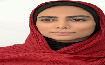 سلفی غزل عبدی با پوششی متفاوت در خیابان (عکس)