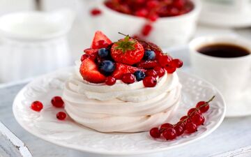 طرز تهیه دسر روسی دسر پاولووا| خیلی جدید و خوشمزه س!