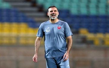 پرسپولیس با وجود زمین خراب تختی به صدر رسید؛ انتقاد تند سیدجلال از مسئولین قبلی
