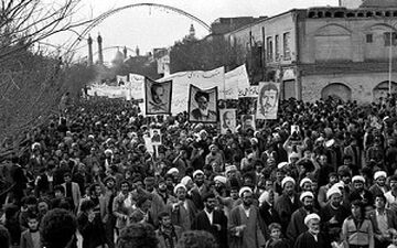 روزی که مردم ایران، اهانت رژیم منفور پهلوی را به امام خمینی(ره) تحمل نکردند + فیلم
