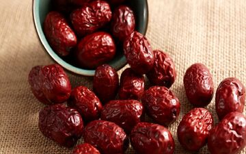 عناب: درمانی طبیعی برای یبوست، استرس و مشکلات گوارشی