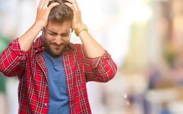 این سردردها ناشی از کم آبی بدن است؛ این طور درمانش کنید
