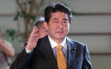نخست وزیر سابق ژاپن هدف تیراندازی قرار گرفت