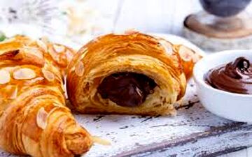 طرز تهیه کروسان شکلاتی که بچه ها عاشقشن!