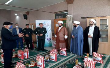  اهدا ۱۵۰ بسته معیشتی به خبرنگاران  کرمانشاهی