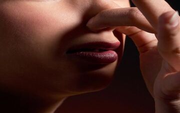 چرا خون پریود بو می دهد؟