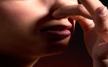 چرا خون پریود بو می دهد؟