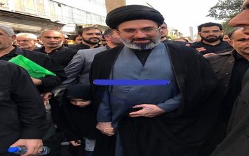 فرزند رهبر انقلاب به همراه دخترش در مراسم تشییع شهید حججى/عکس