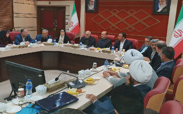 افزایش حقوق کارمندان و فرهنگیان باید متناسب با تورم باشد