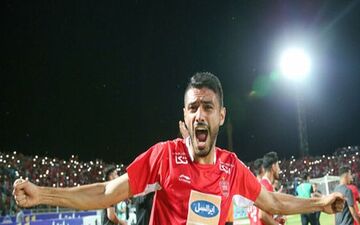 شوخی عجیب ستاره پرسپولیس با جام‌های قهرمانی این تیم! + عکس