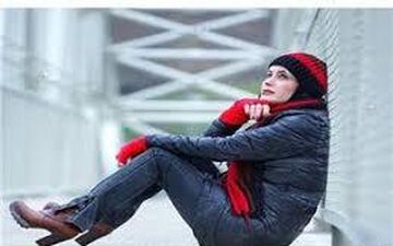 خوشحالی گلشید بحرایی کنار استخر